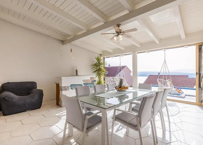 Apartamento Amazing In With Wifi Dramalj