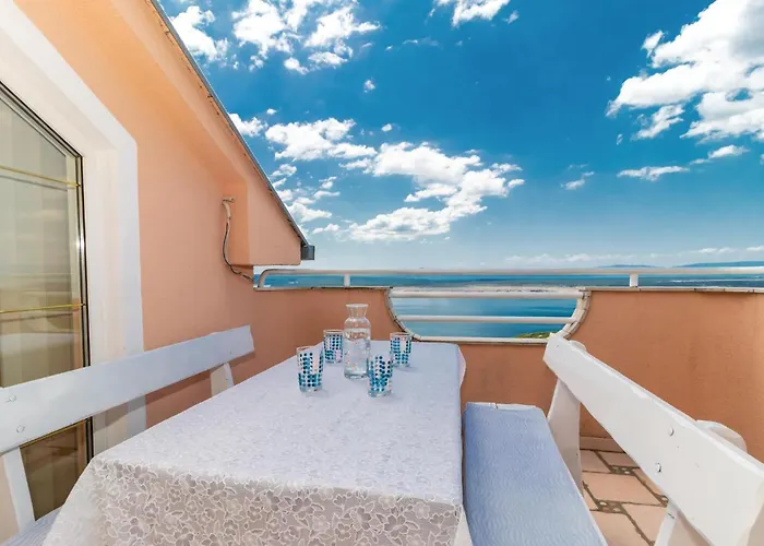 Apartamento Amazing In With Wifi Dramalj